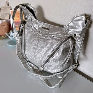 EUC 🩶 Wallflower Lightweight Metallic Silver Faux Leather Crossbody Bag.